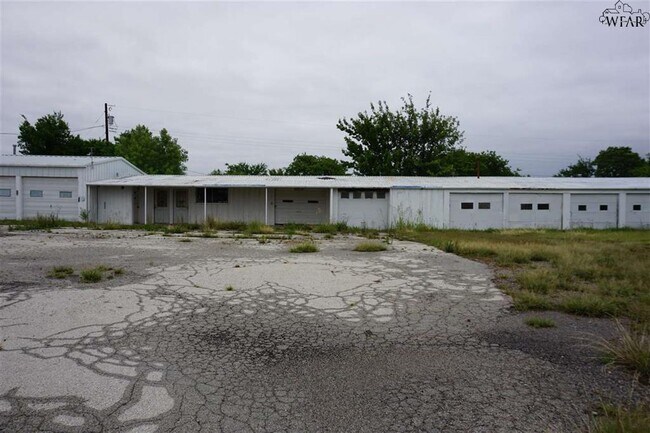 Building Photo - 1604 Missile Rd