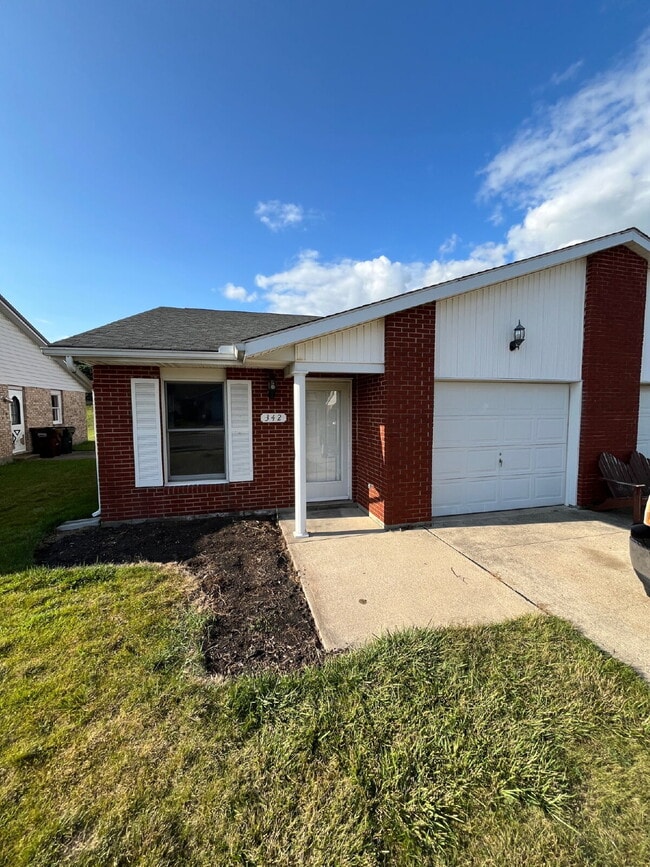 Building Photo - "2-Bedroom Duplex in Sidney, OH - 342 West Parkwood!"