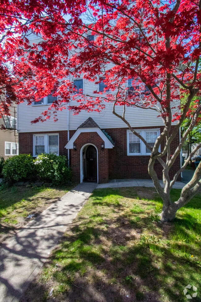Building Photo - 840 Seaman Ave E