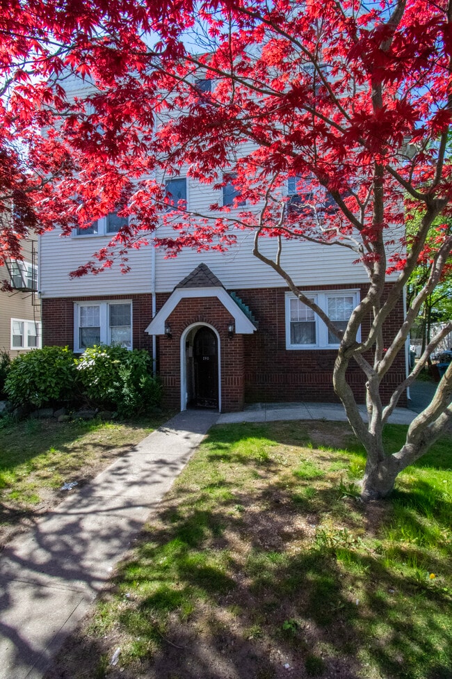 Building Photo - 840 Seaman Ave E