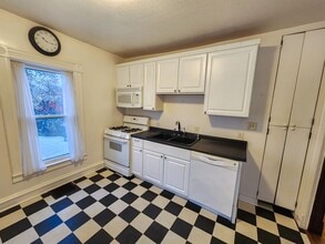 Building Photo - 829 Humboldt St