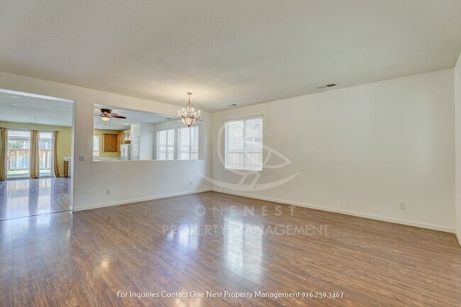 Building Photo - 3 bedroom, 2 bathroom Charming Plumas Lake...