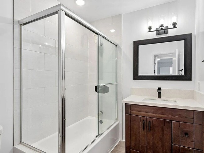 Photo - 960 N Alfred St Apartment