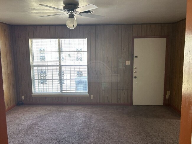 Foto del edificio - 906 Jefferis Ave