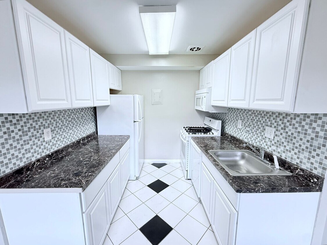 Primary Photo - 2 Bedroom Condo near New Carrollton MARC t...