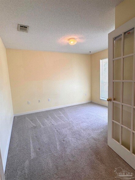 Foto del edificio - 4966 Berkeley Forest Blvd