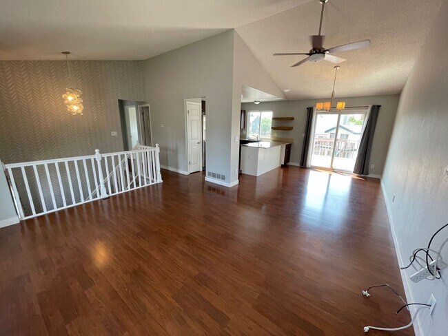 Building Photo - Waneka Lake Neighborhood 3 BED/2 BATH home...