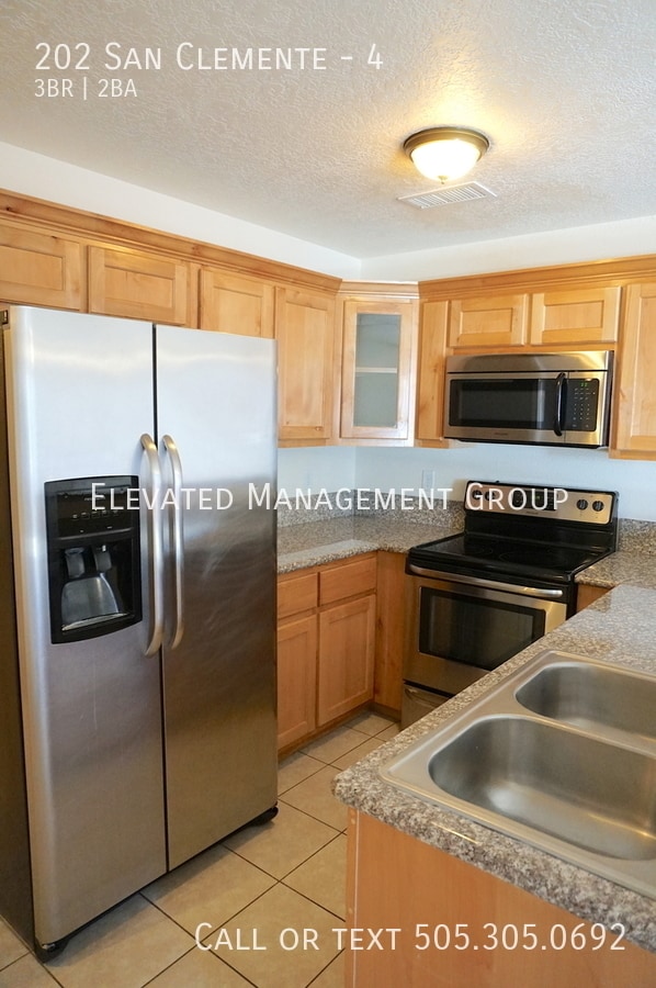 Building Photo - Spacious 3 Bedroom Townhomes with Granite/...