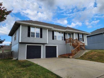 Building Photo - 2224 Chanticleer St
