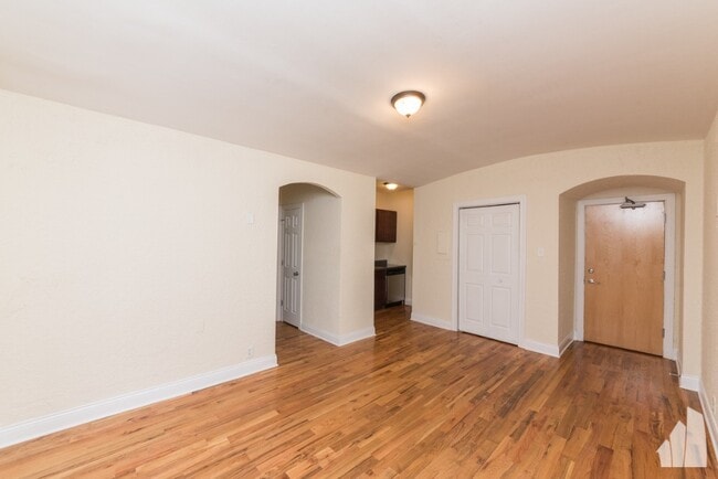 Building Photo - 536 W Arlington Pl