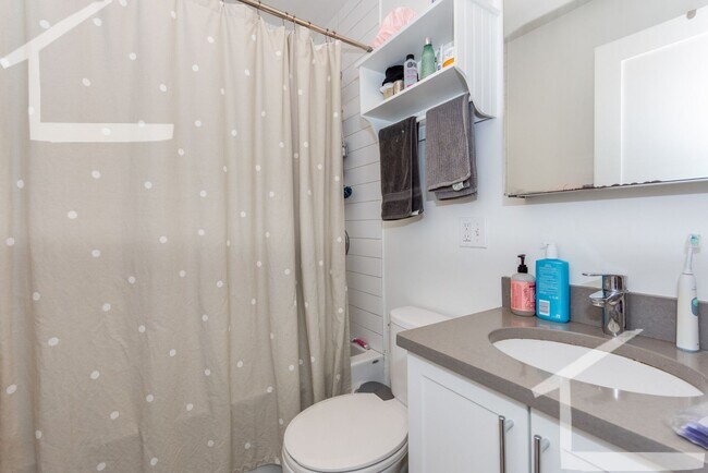 Foto del edificio - Nicely updated 2 bed in Brookline.