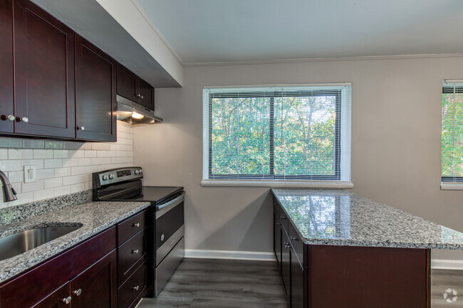 1BR, 1BA - 650SF - Parkway Gardens Apartments