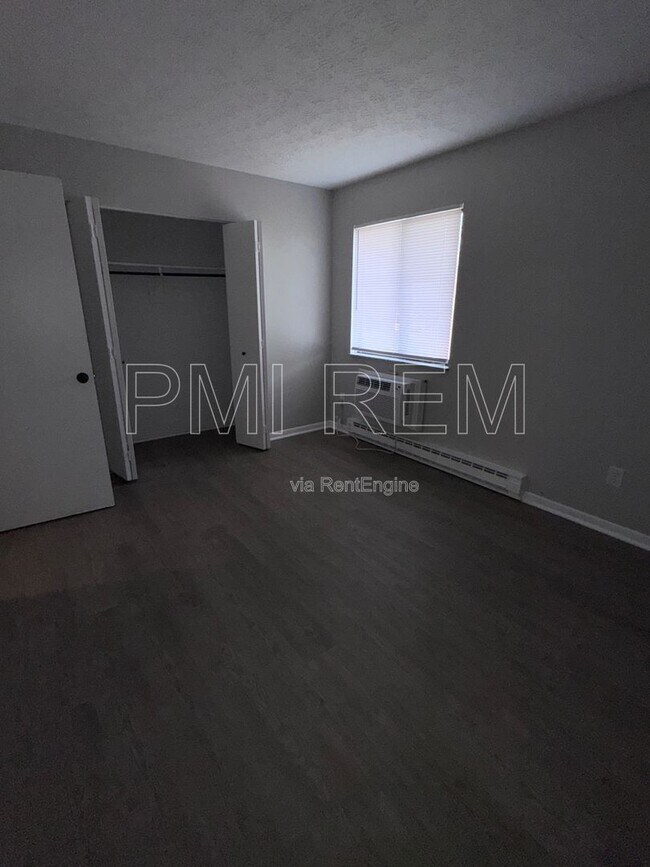 Foto del edificio - 2046 W Market St
