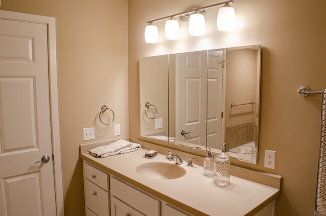 Baño - Burton Ridge Apartments