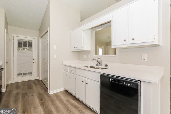 Building Photo - 2737 Glendale Dr