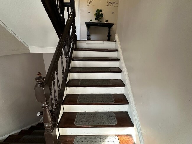 Building Photo - 44 Chestnut St