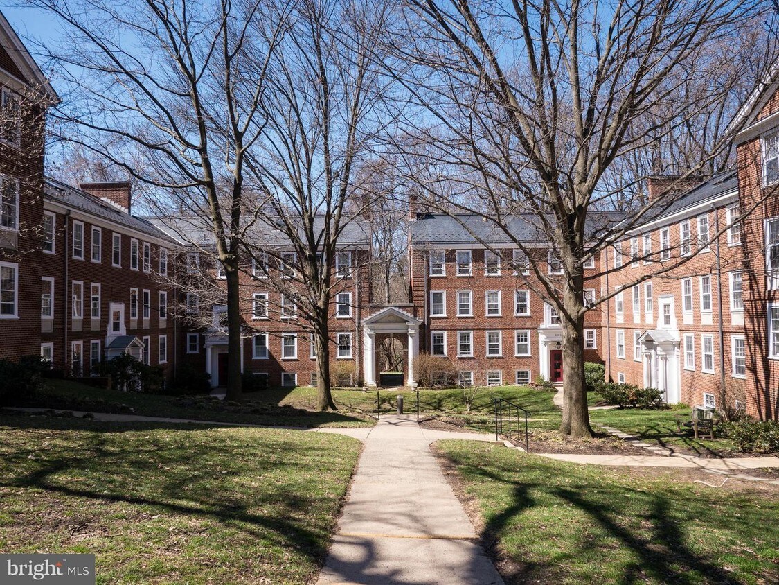 Foto principal - 3620 39th St NW