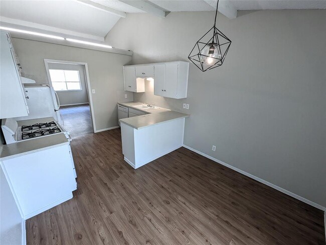 Foto del edificio - 6904 Circle S Rd