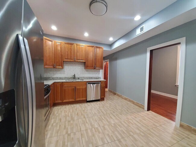 Foto del edificio - 2242 N Western Ave