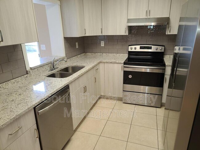 Foto del edificio - 3013 SE Bamboo St