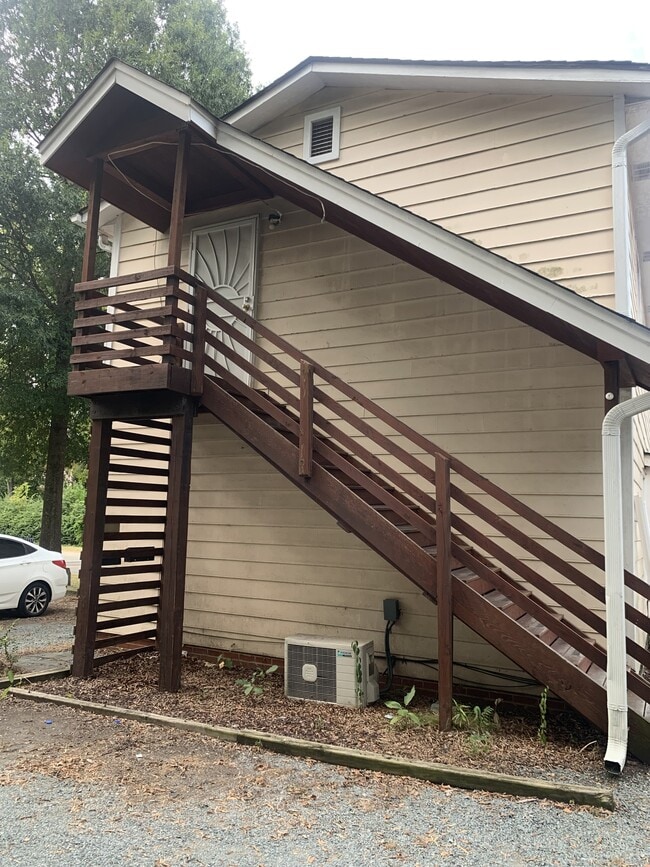 Building Photo - 204 W Houston St