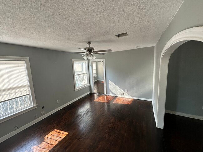 Building Photo - 256 Oriental Ave