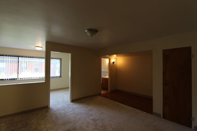 Building Photo - Regent Square