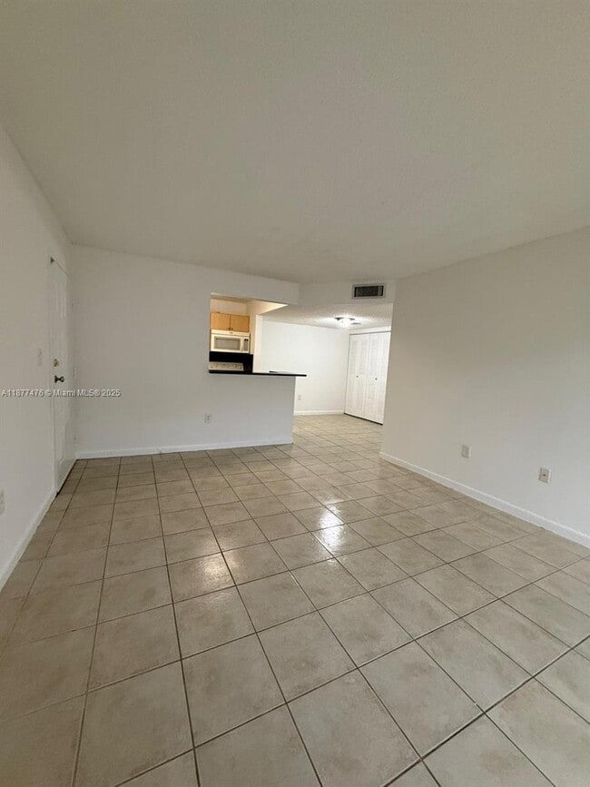 Foto del edificio - 7160 NW 179th St