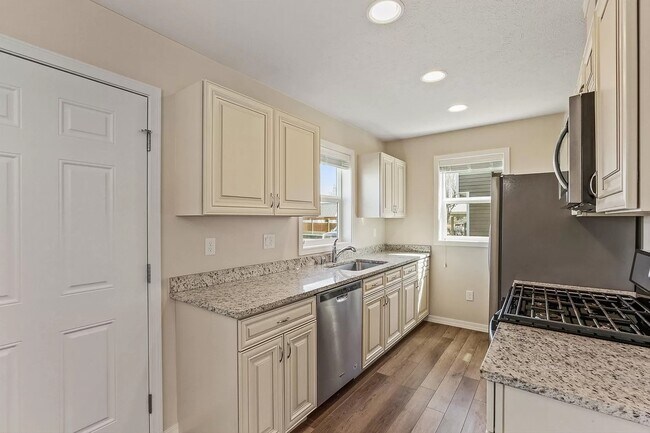 Foto del edificio - 7125 N Crestline St