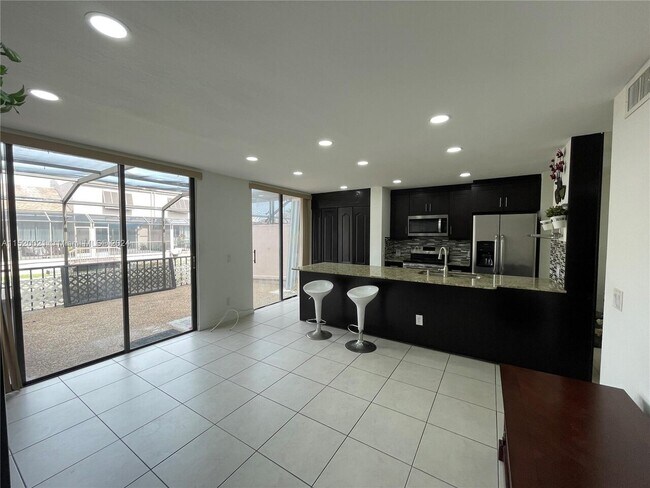 Foto del edificio - 12317 NW 11TH ST