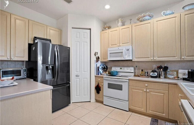 Foto del edificio - 404 Mariner Bay Blvd