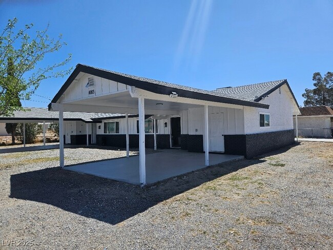 Building Photo - 1083 E Calvada Blvd