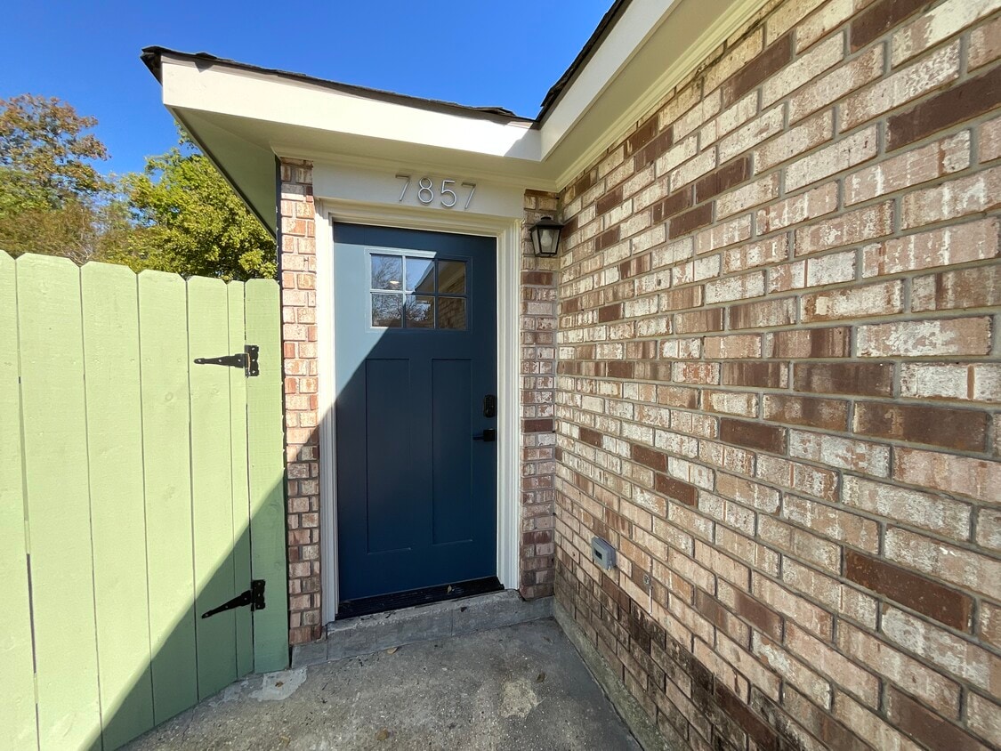 Welcome Home! - 7857 Sand St