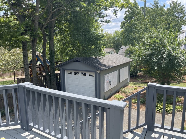 Building Photo - 2511 Essex Pl