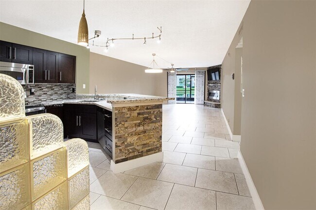 Foto del edificio - 2213 Cypress Island Dr