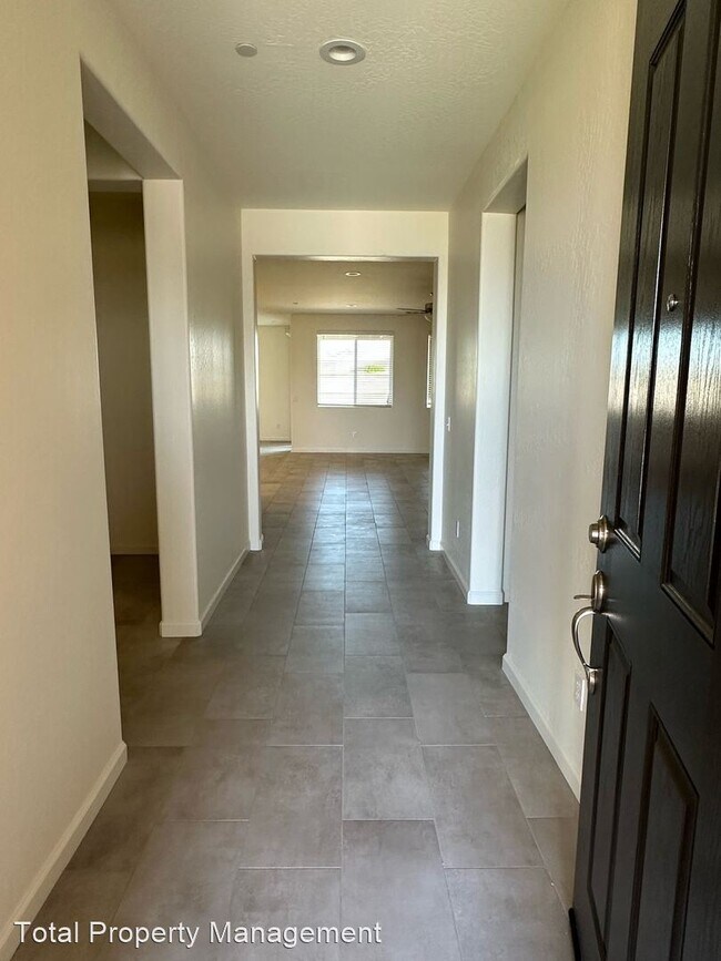 Foto del edificio - 4 br, 2.5 bath House - 1964 Chancellor Ave.