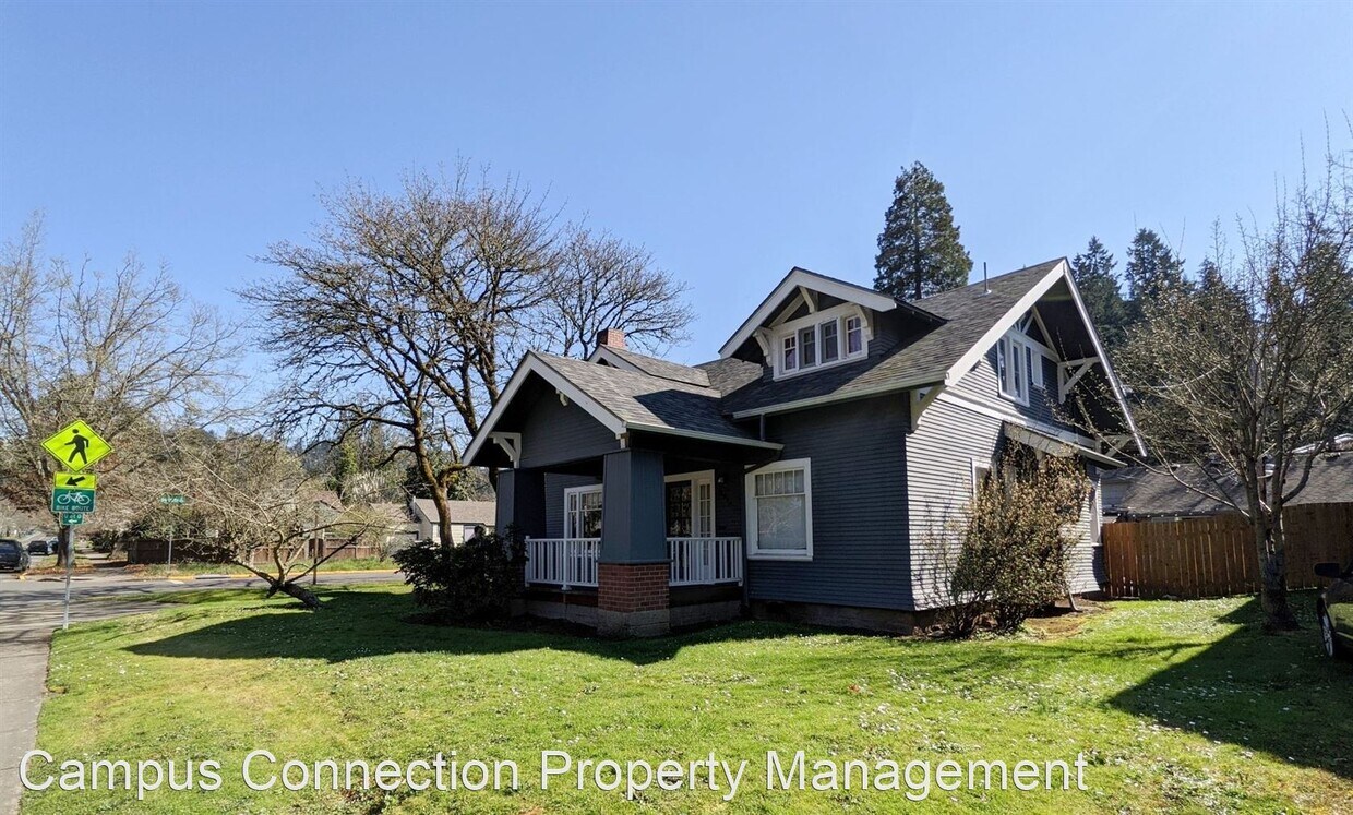 Primary Photo - 5 br, 2 bath House - 2420 University