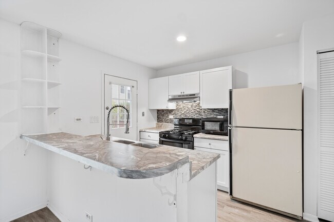 Building Photo - 741 Asbury Dr
