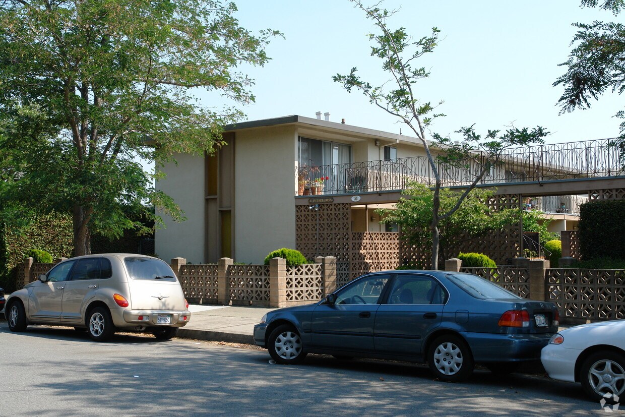 Building Photo - 32 Highland