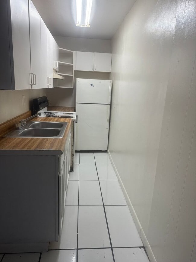 Building Photo - 139 W 28th St