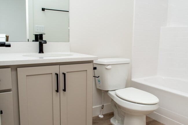 Building Photo - 880 S 340 E