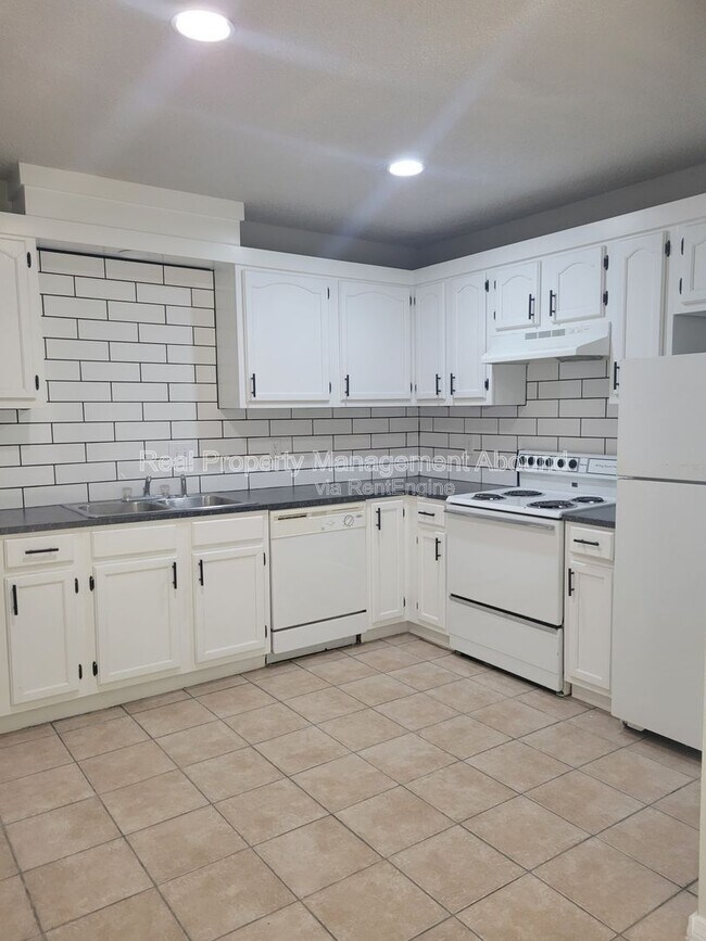 Foto del edificio - 101 E Broadway St