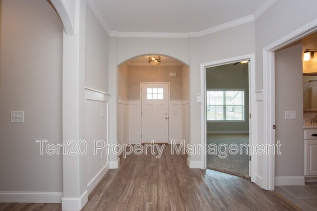 Building Photo - 9827 Yellow Pine Rd