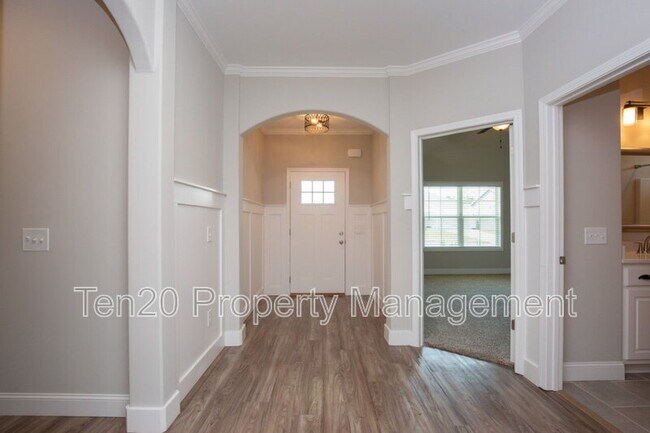 Foto del edificio - 9827 Yellow Pine Rd