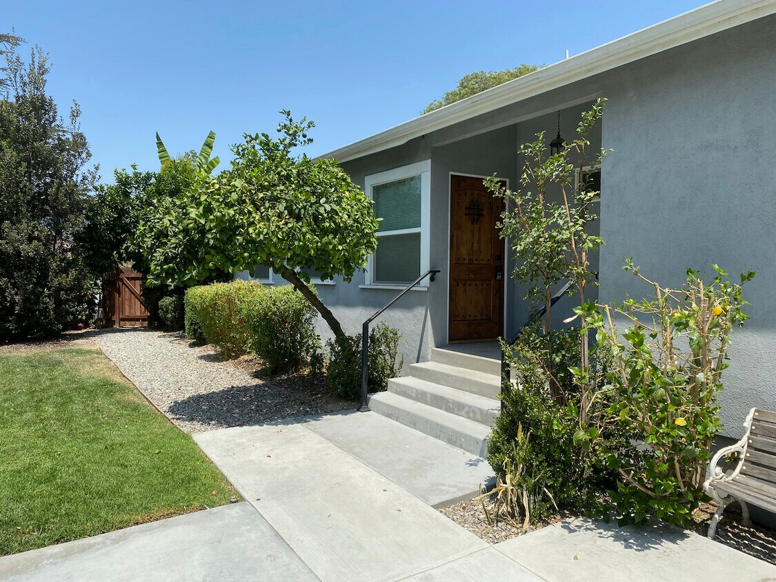 Primary Photo - 1529 N Edison Blvd