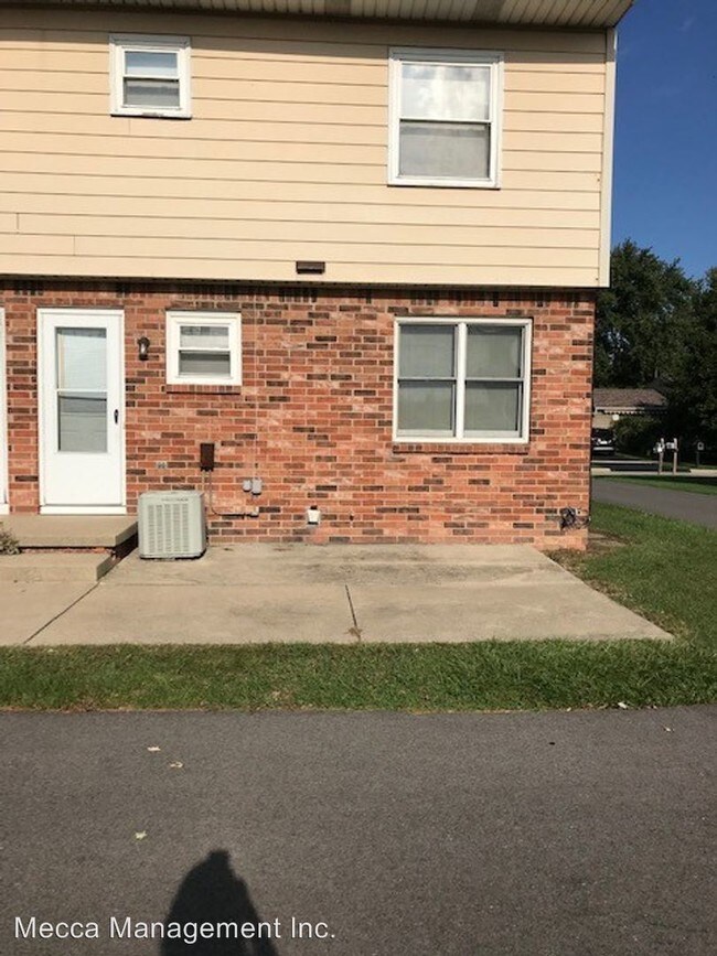 Building Photo - 201-213 Edgewood Dr