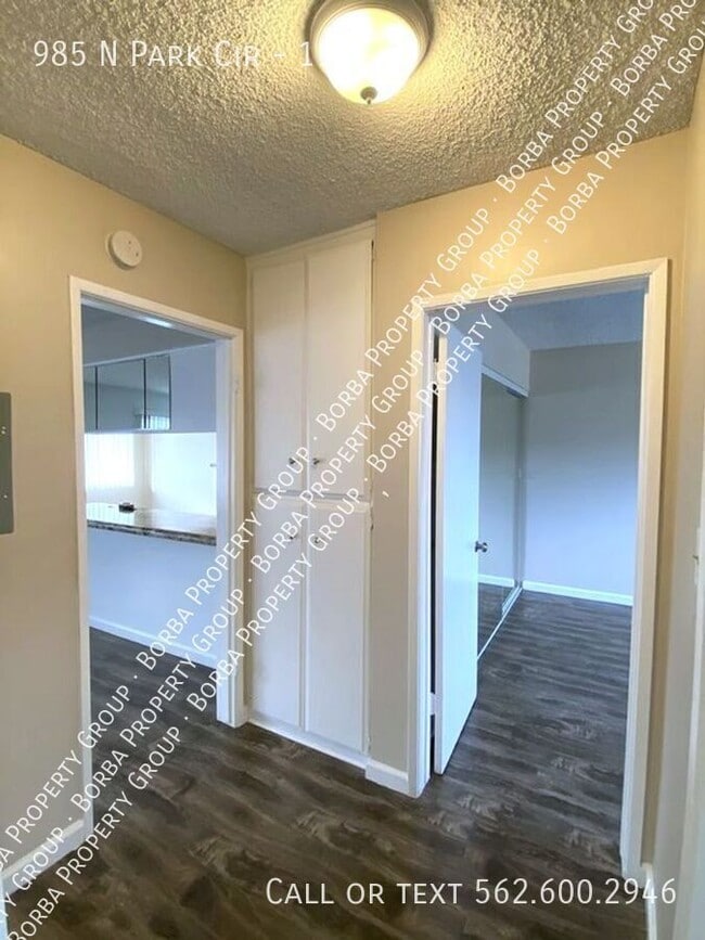 Building Photo - 985 N Pk Cir