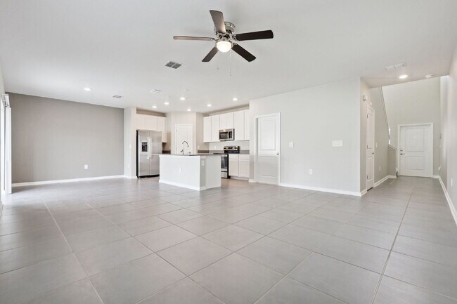 Foto del edificio - Spacious 4-Bed Retreat with 2.5 Baths in Davenport, FL – Your Next Rental Home Awaits!