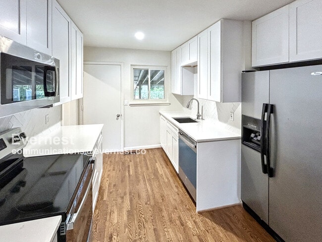 Building Photo - 545 Edgecrest Cir