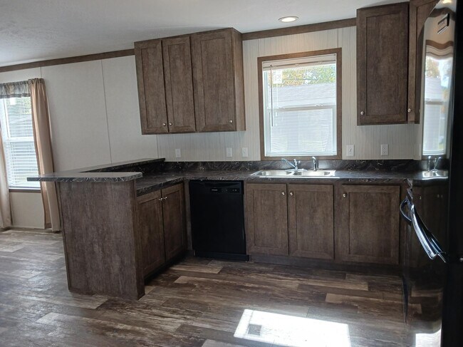 Building Photo - 62 Violet Dr